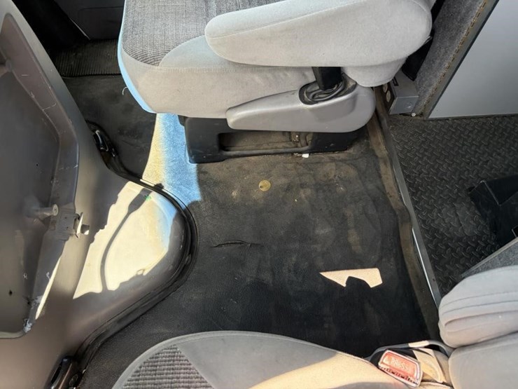 2000-ford-e350-image-24
