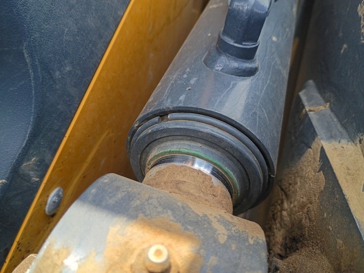deere-325g-image-47