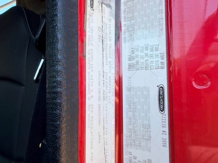 2016-freightliner-122sd-image-90