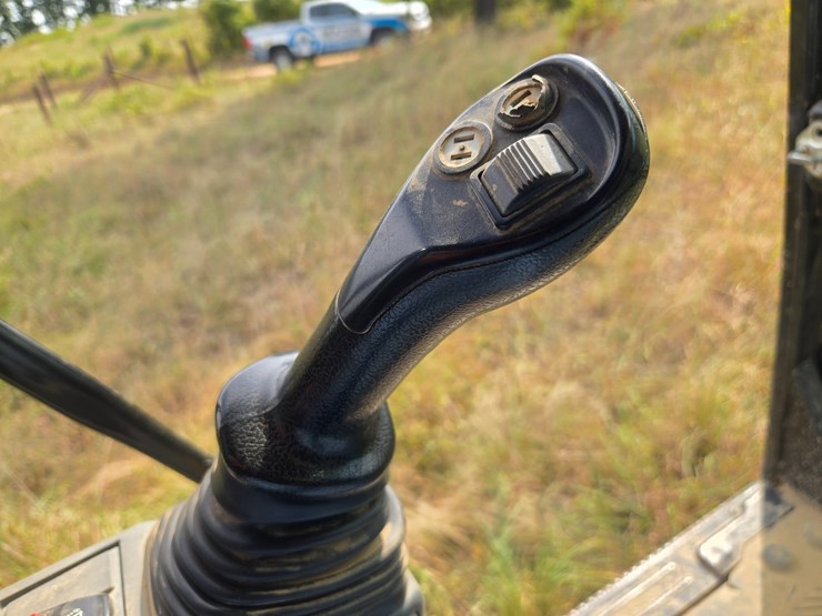 2019-caterpillar-320-image-58