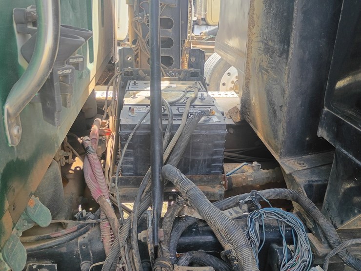 2008-sterling-l9500-image-75