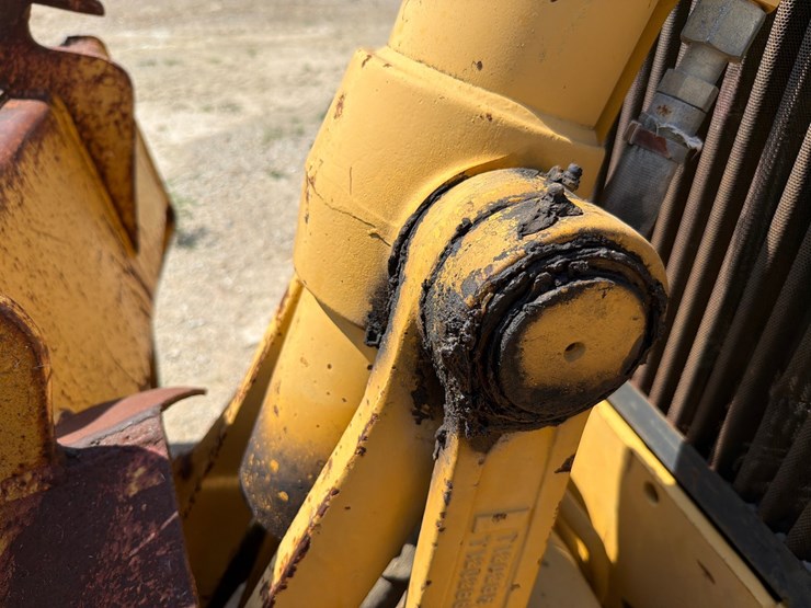 2000-deere-710d-image-59