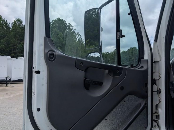 2012-freightliner-m2-stakebed-truck-image-13