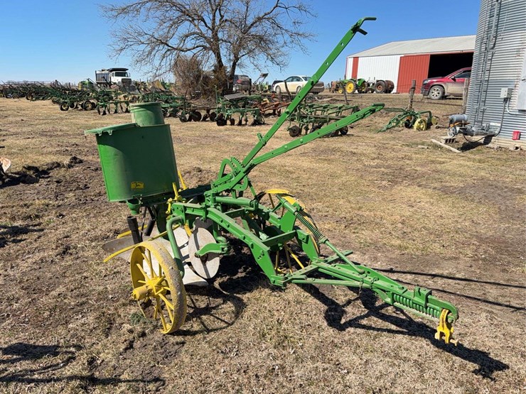 john-deere-pull-type-two-bottom-plow-image-7