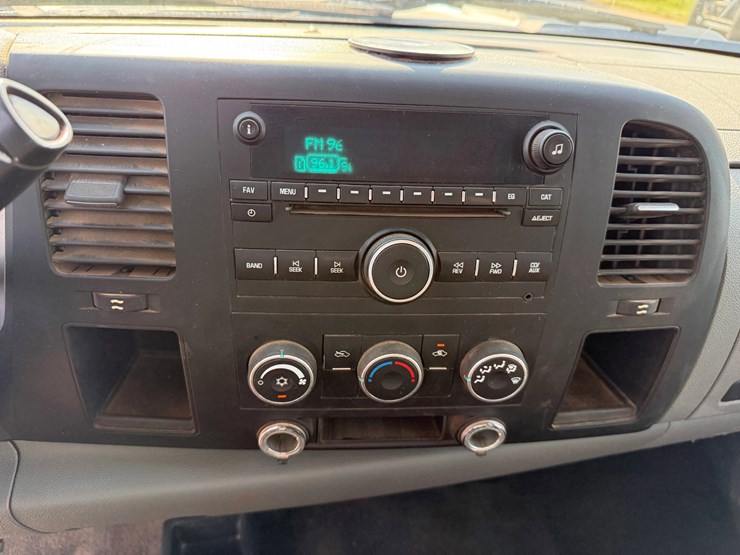 2010-chevrolet-silverado-3500hd-image-16