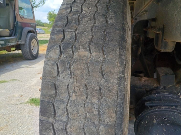 2014-peterbilt-367-image-95