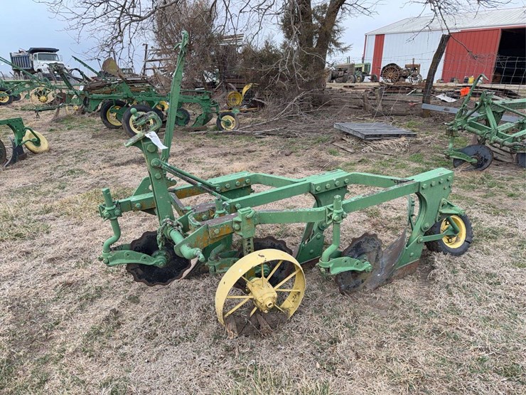 john-deere-three-point-three-bottom-plow-image-1