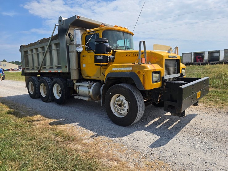 2002-mack-rd688s-image-23