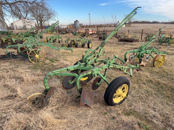 john-deere-pull-type-two-bottom-plow-image-3