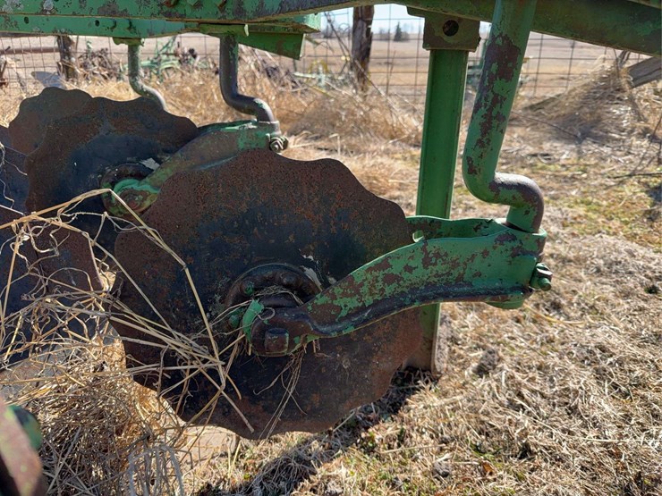 john-deere-three-point-four-bottom-plow-image-13