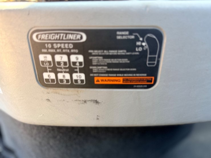 2016-freightliner-122sd-image-113