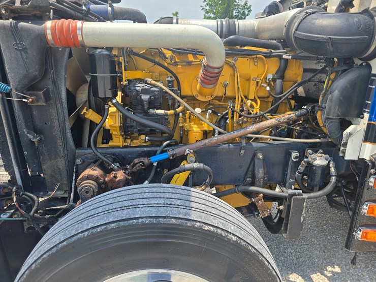2000-peterbilt-379-image-51