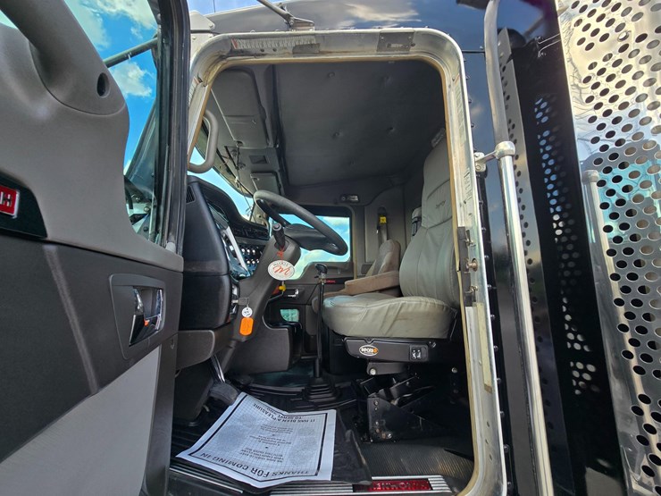 2015-kenworth-t800-image-55