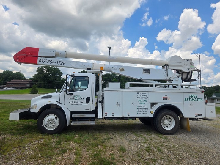 2007-freightliner-m2-106-image-5
