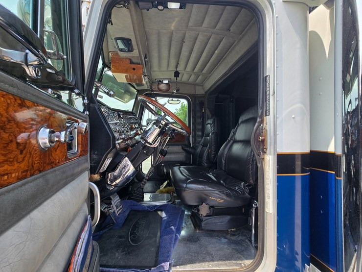 2000-peterbilt-379-image-78
