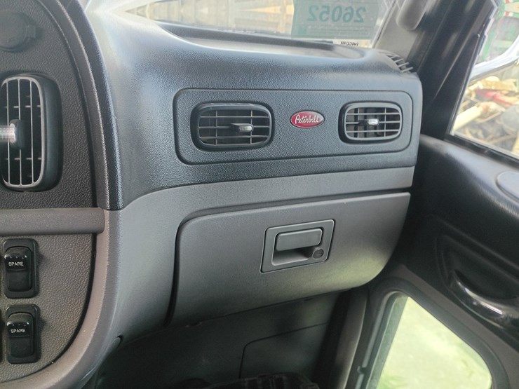 2014-peterbilt-367-image-50
