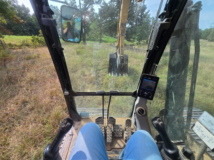 2019-caterpillar-320-image-60