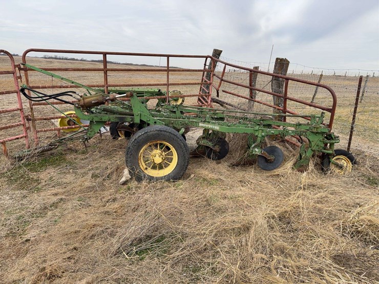 john-deere-pull-type-four-bottom-plow-image-2