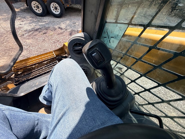 2014-caterpillar-272d-image-44