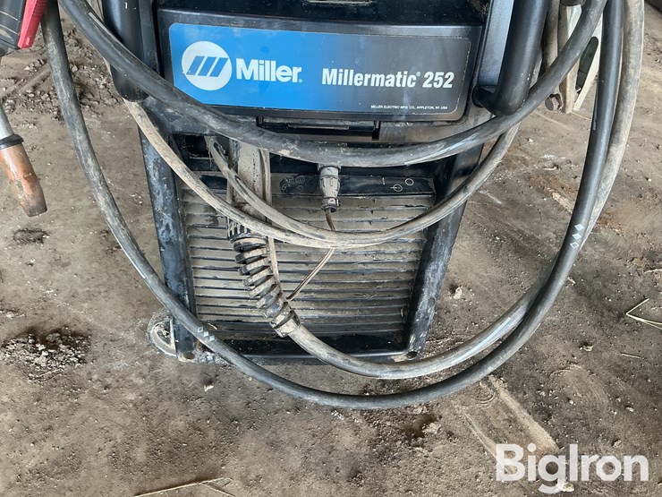 miller-252-wire-feed-welder-image-12