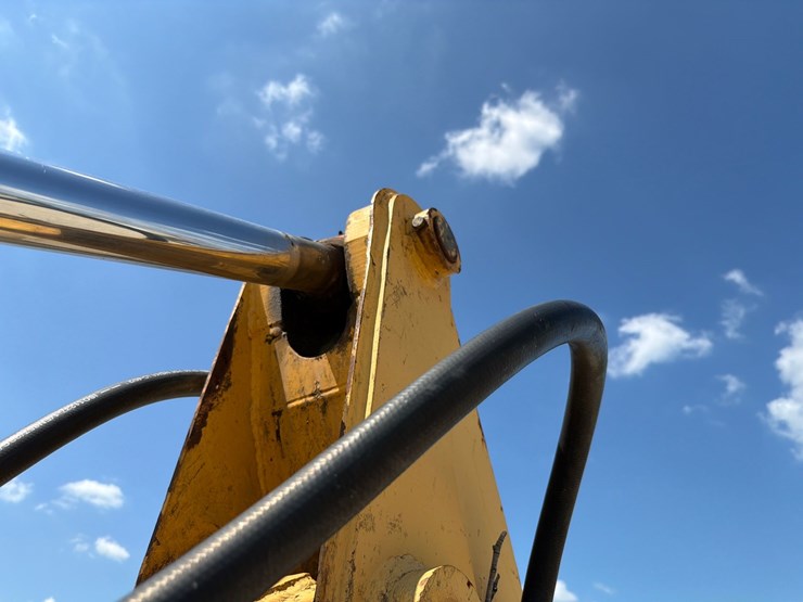2000-deere-710d-image-123