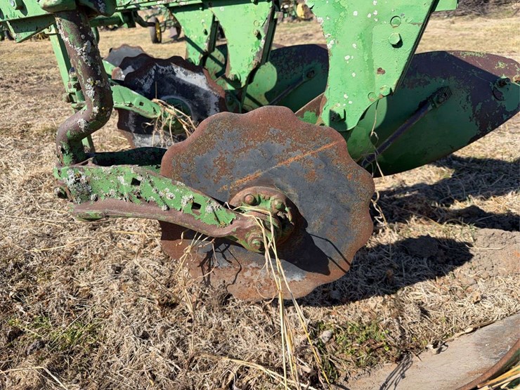 john-deere-three-point-four-bottom-plow-image-24