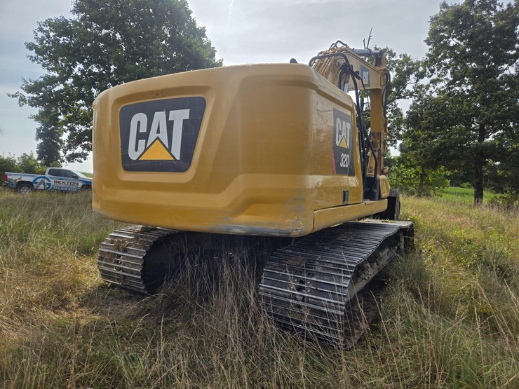 2019-caterpillar-320-image-14