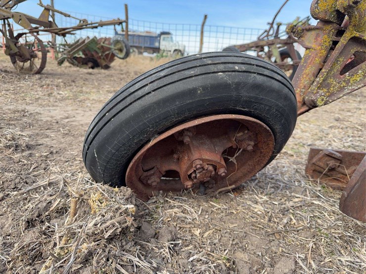 oliver-pull-type-three-bottom-plow-image-17