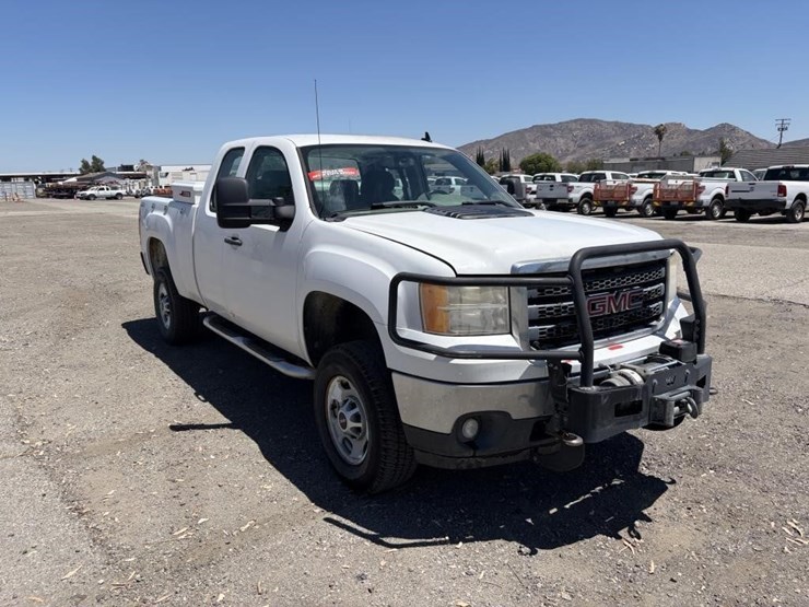 2012-gmc-sierra-2500-image-2