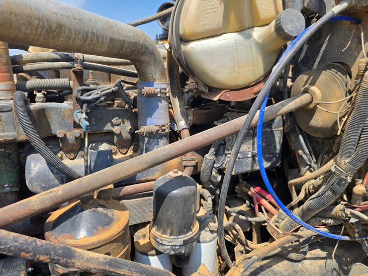 2002-mack-rd688s-image-83