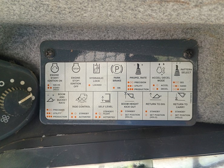 deere-325g-image-34