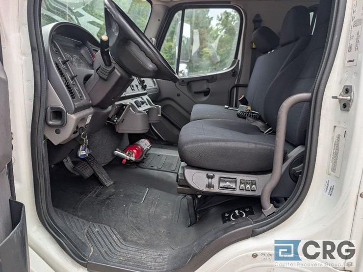 2018-freightliner-m2-stakebed-truck-image-8