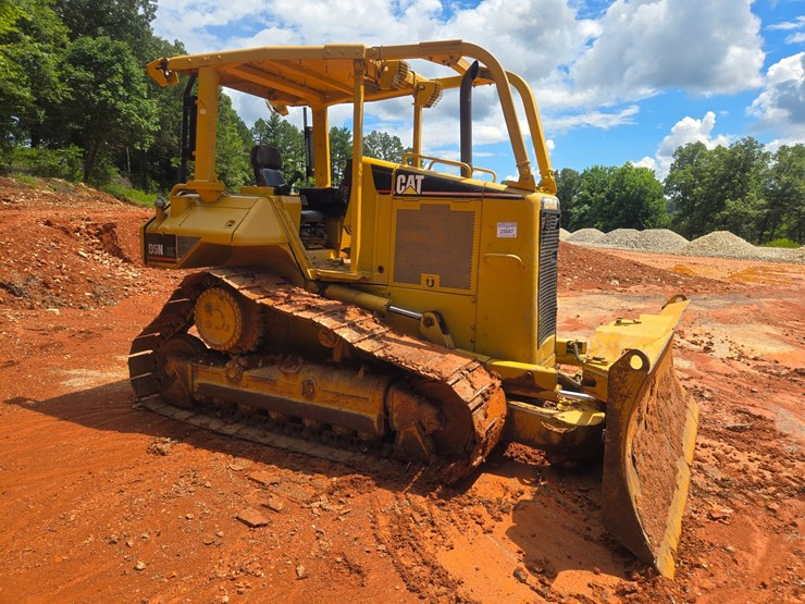 2005-caterpillar-d5n-xl-image-11