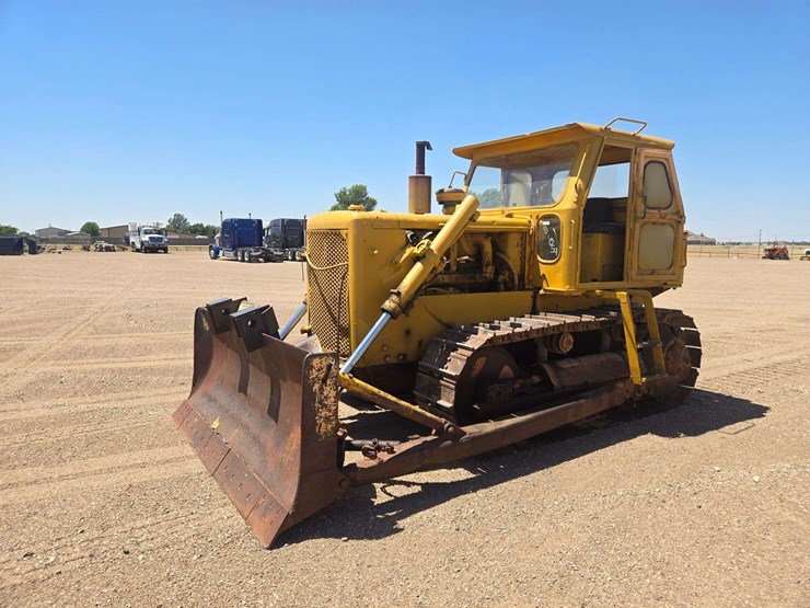 caterpillar-dozer-crawler-tractor-image-1
