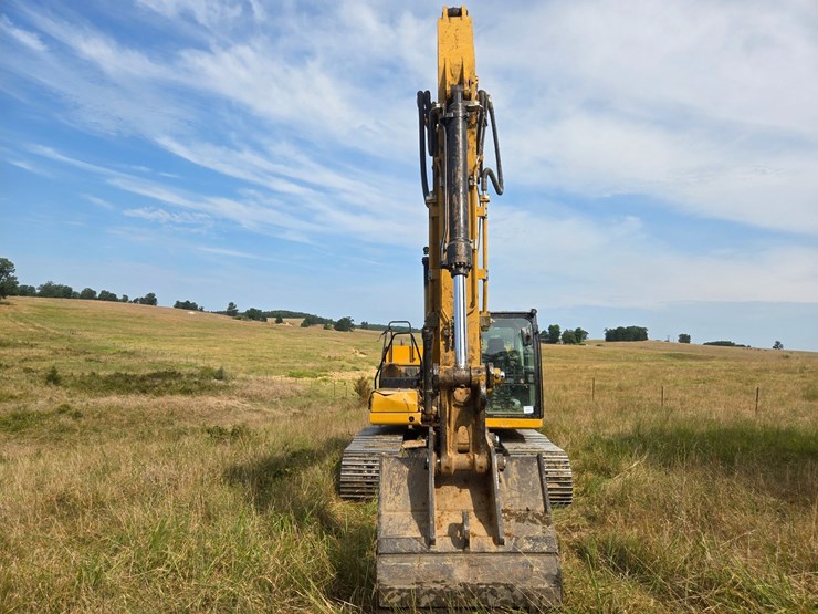2019-caterpillar-320-image-21