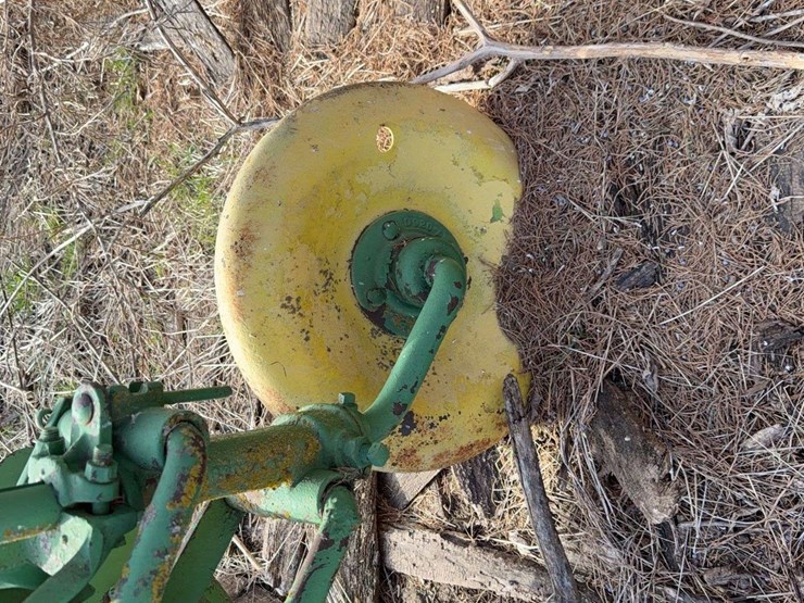 john-deere-pull-type-three-bottom-plow-image-20