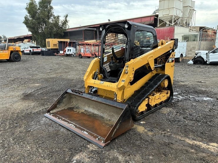 2016-caterpillar-249d-image-1