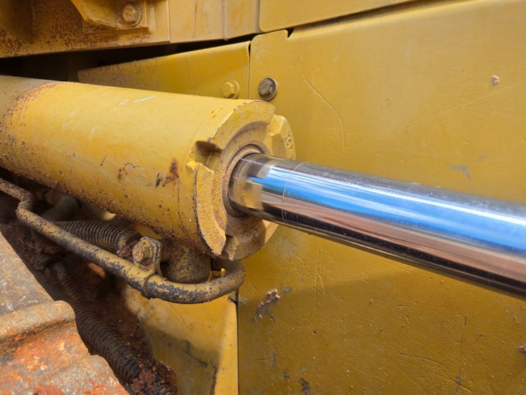 2005-caterpillar-d5n-xl-image-56