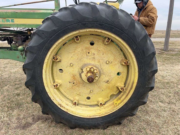 john-deere-520-image-49