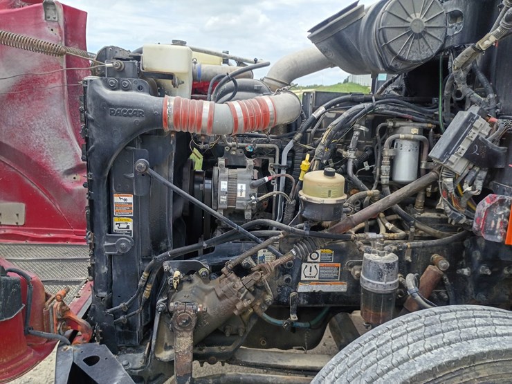 2012-peterbilt-384-image-17
