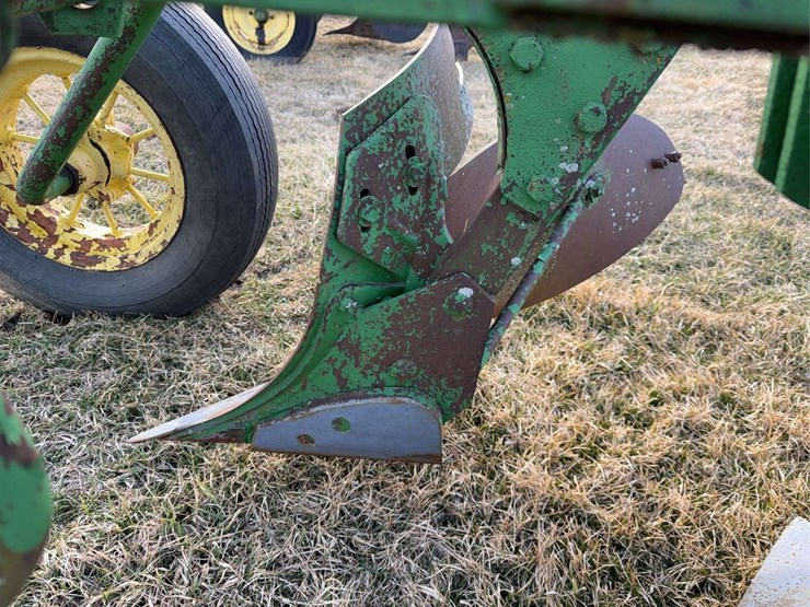 john-deere-pull-type-two-bottom-plow-image-42