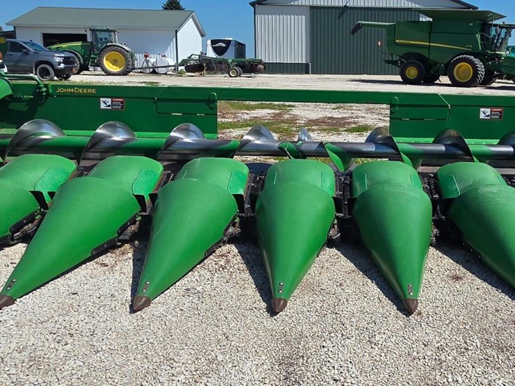 2010-john-deere-608c-image-2