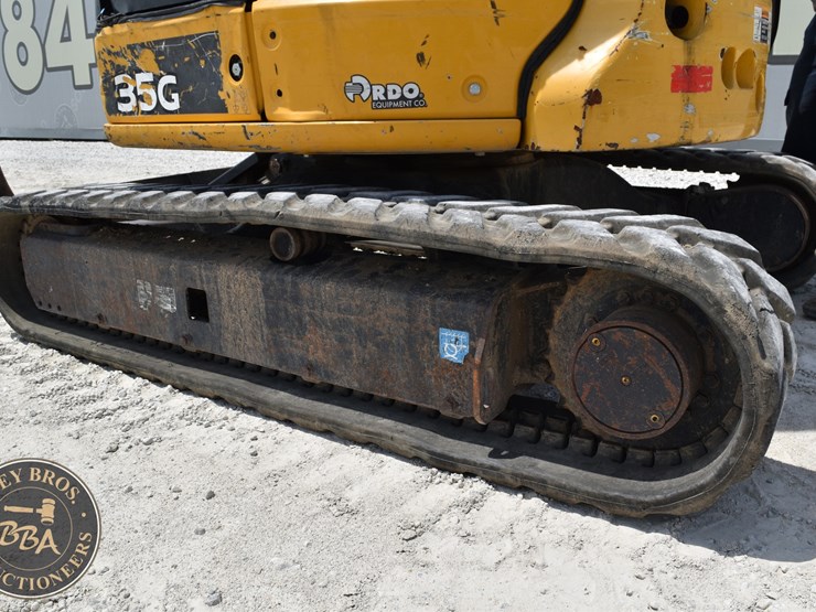 2020-deere-35g-image-30