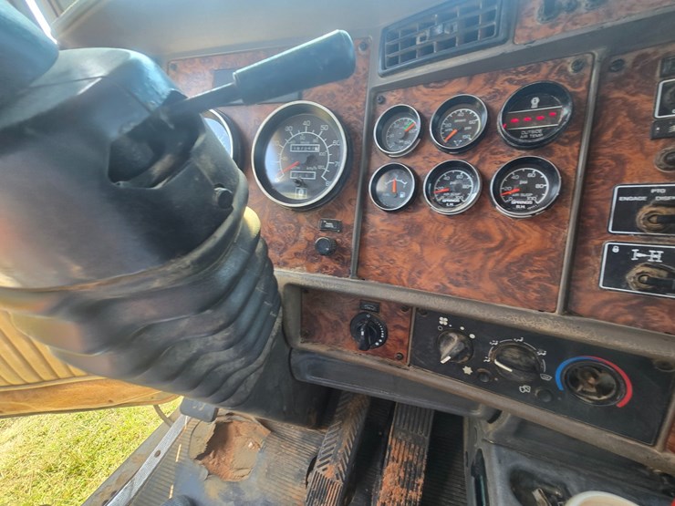 2002-kenworth-w900-image-52