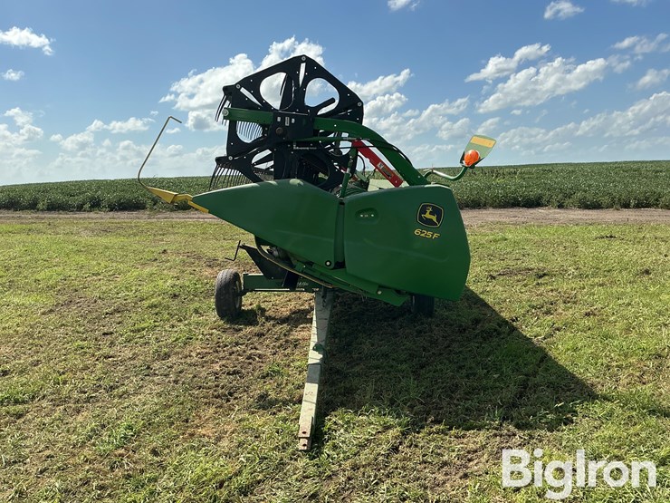 2020-john-deere-625f-image-2