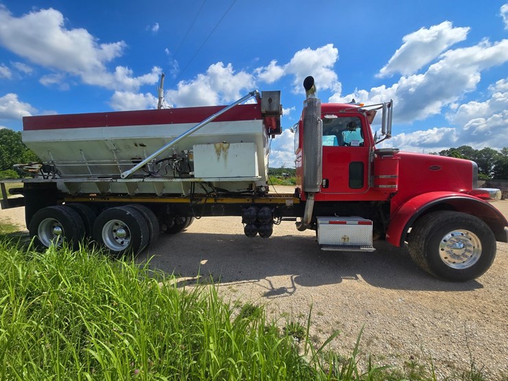 2009-peterbilt-367-image-18