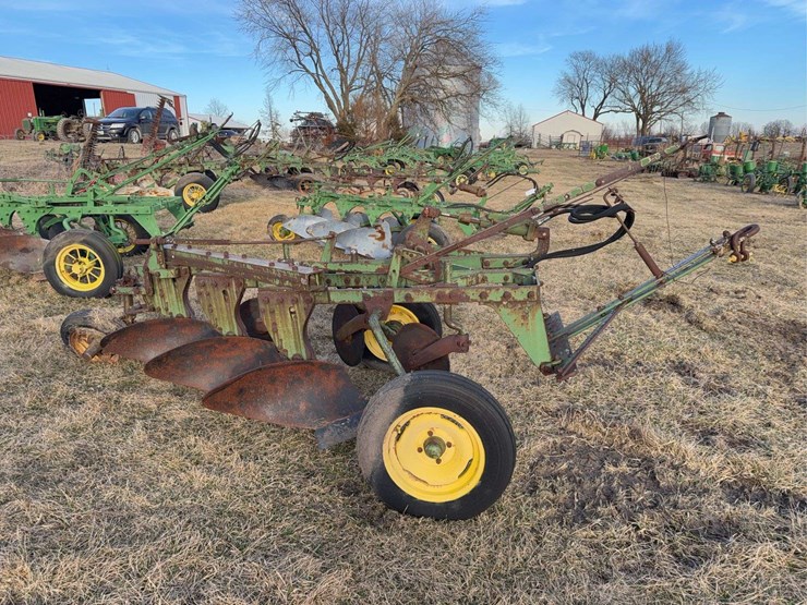 john-deere-pull-type-three-bottom-plow-image-2