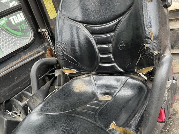 2015-caterpillar-dp30n-image-10