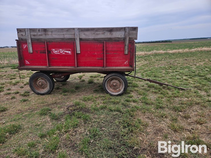 bus-brown-/-case-harvest-wagon-w/hoist-image-4