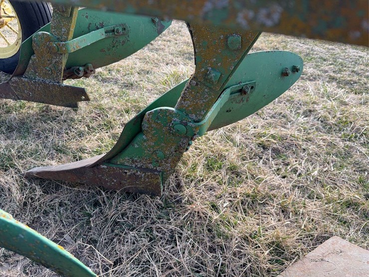 john-deere-pull-type-three-bottom-plow-image-28